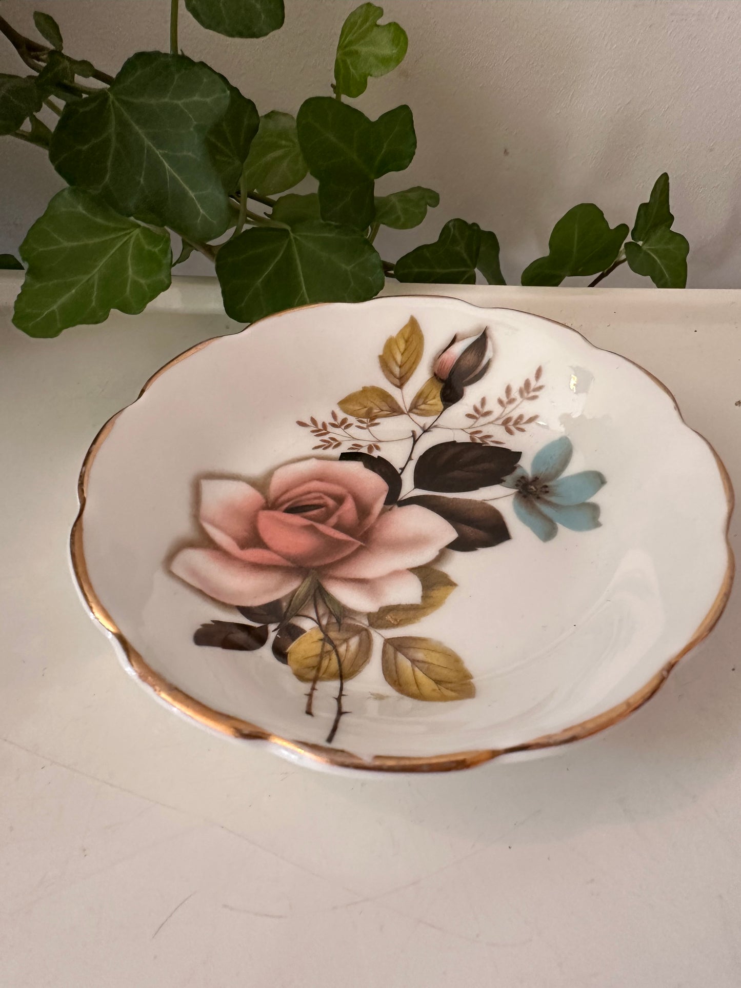 Engels schaaltje met rozenprint