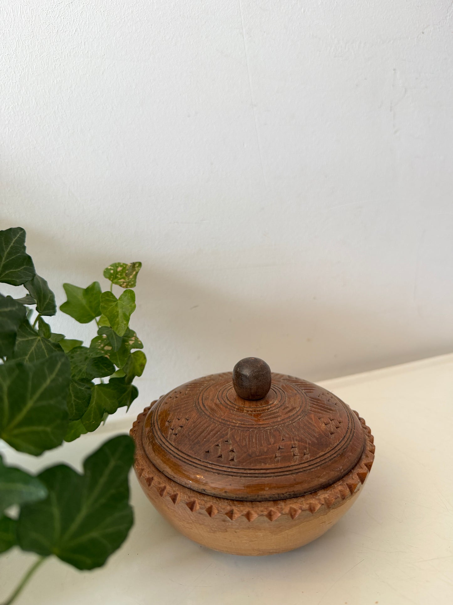 Rond houten bewaardoosje