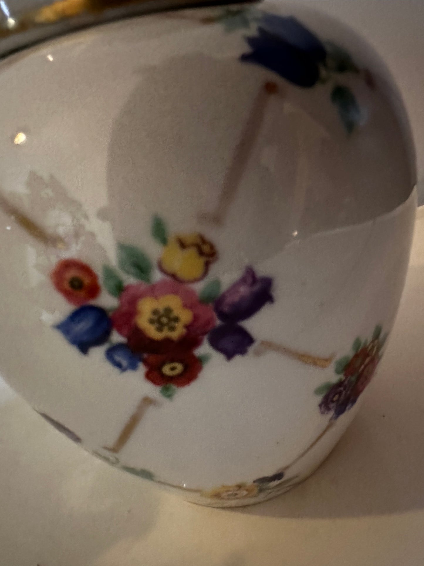 Porseleinen dekselvaasje