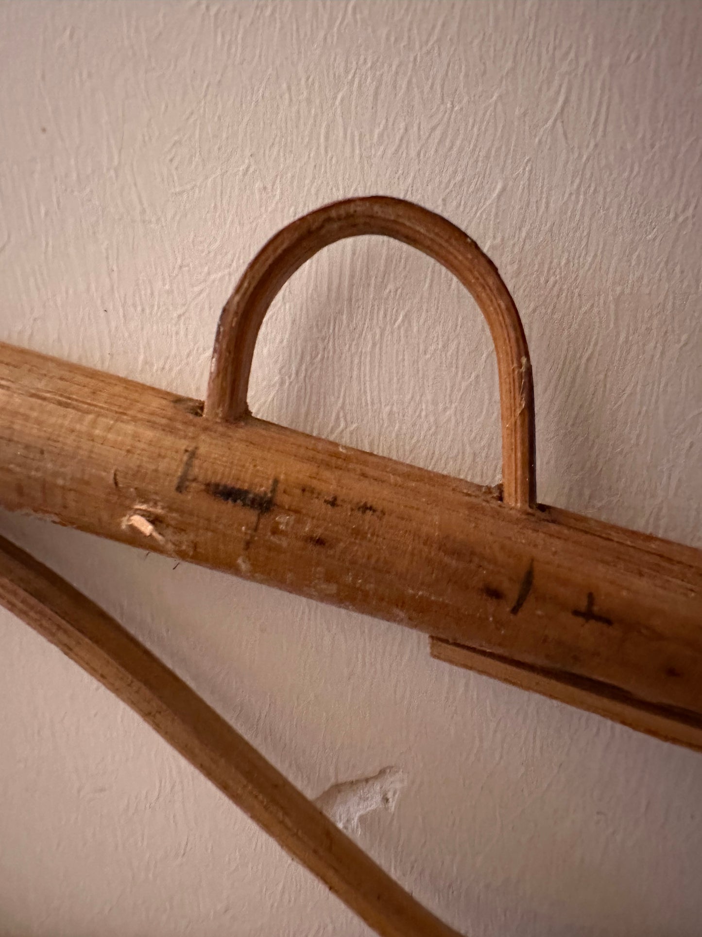 Rotan wandrek met 3 legplanken