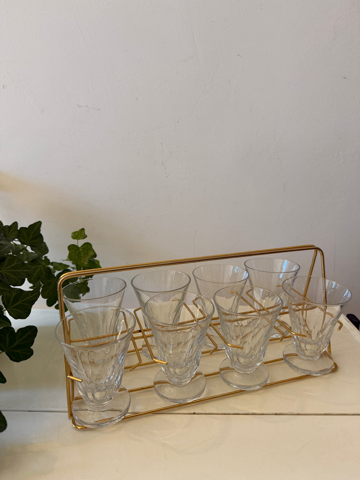 Set van 8 waterglazen in messing houder jaren 50
