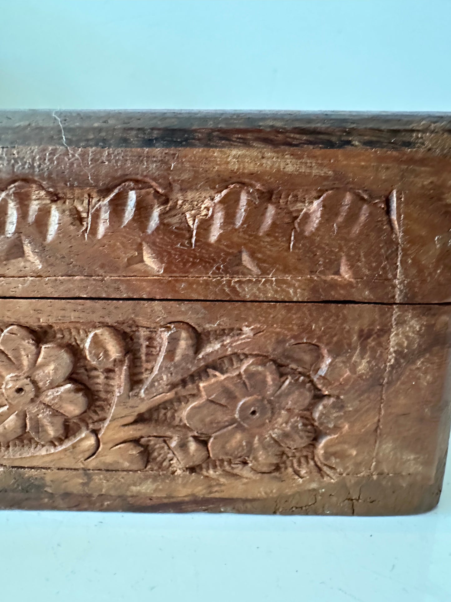 Houten bewaardoosje met been inleg