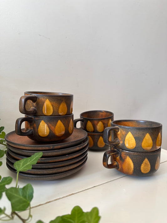 Set van 6 kop en schotels jaren 70