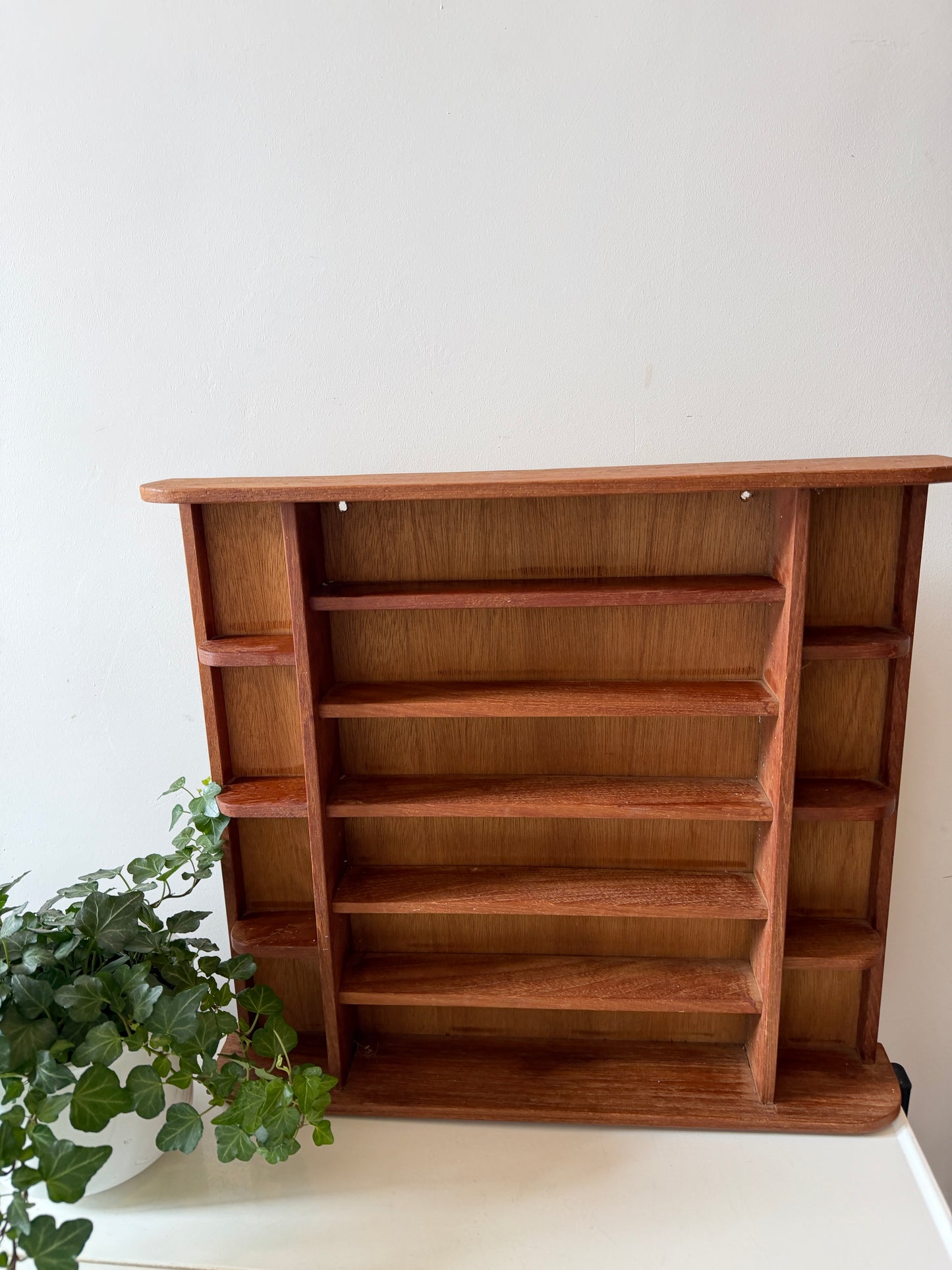 Houten letterbak wandrek