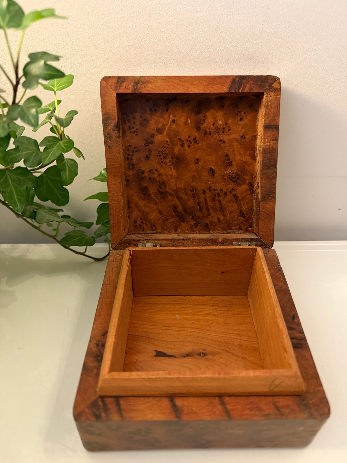 Bewaardoosje hout met parelmoer inleg