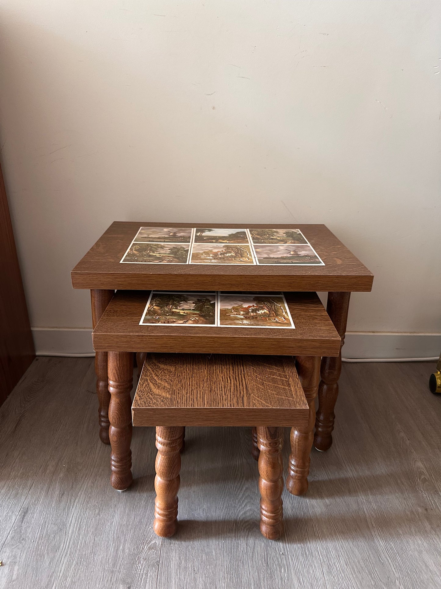 Set van 3 bijzettafeltjes met tegeltjes