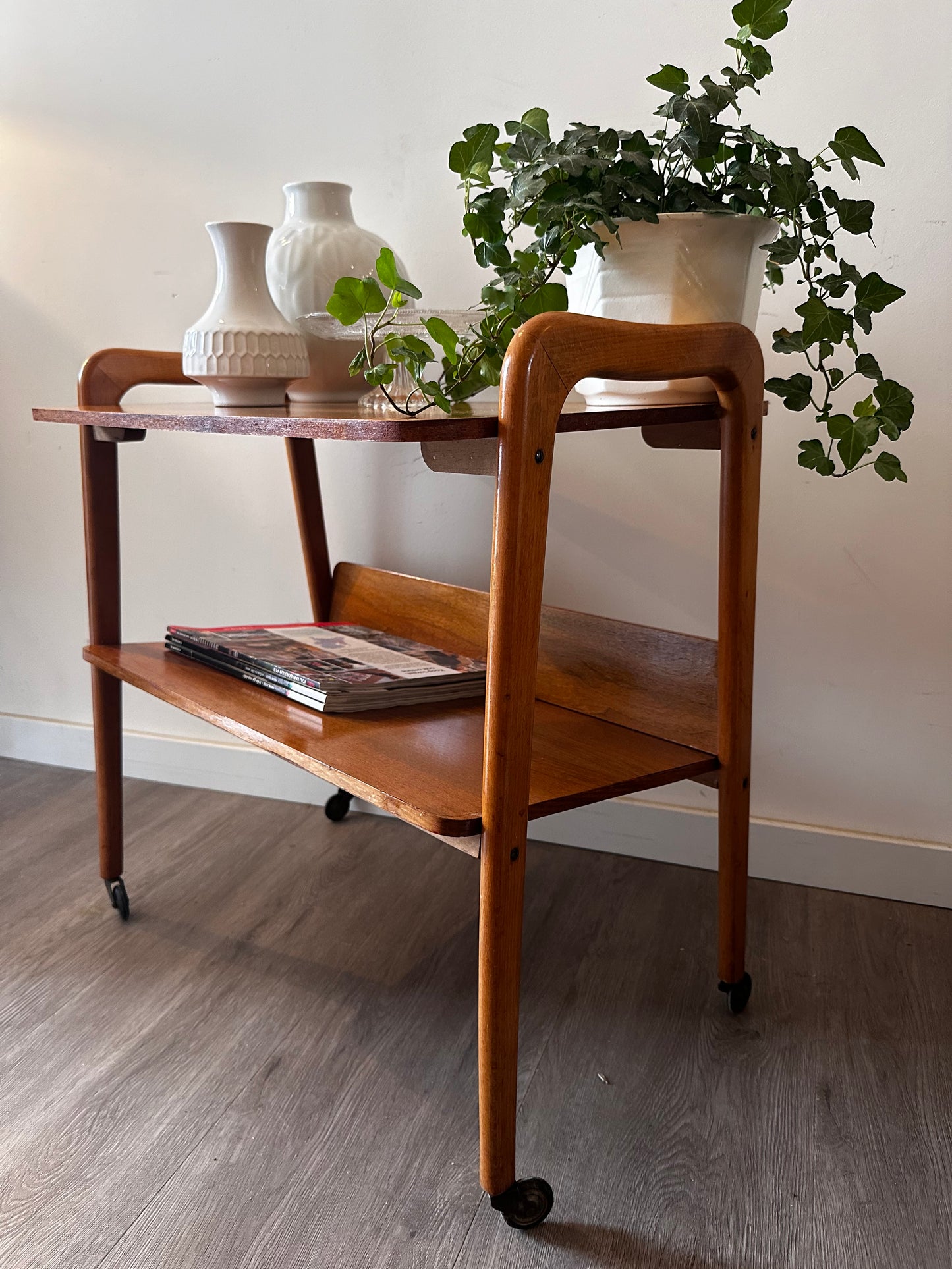 Zweeds design serveertrolley serveerwagen