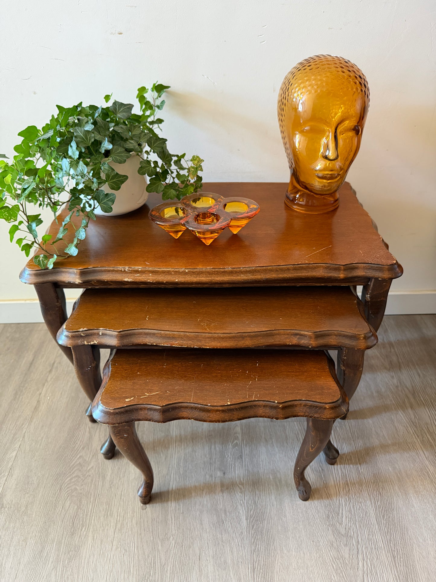 Set van 3 bijzettafeltjes mimiset queen ann stijl