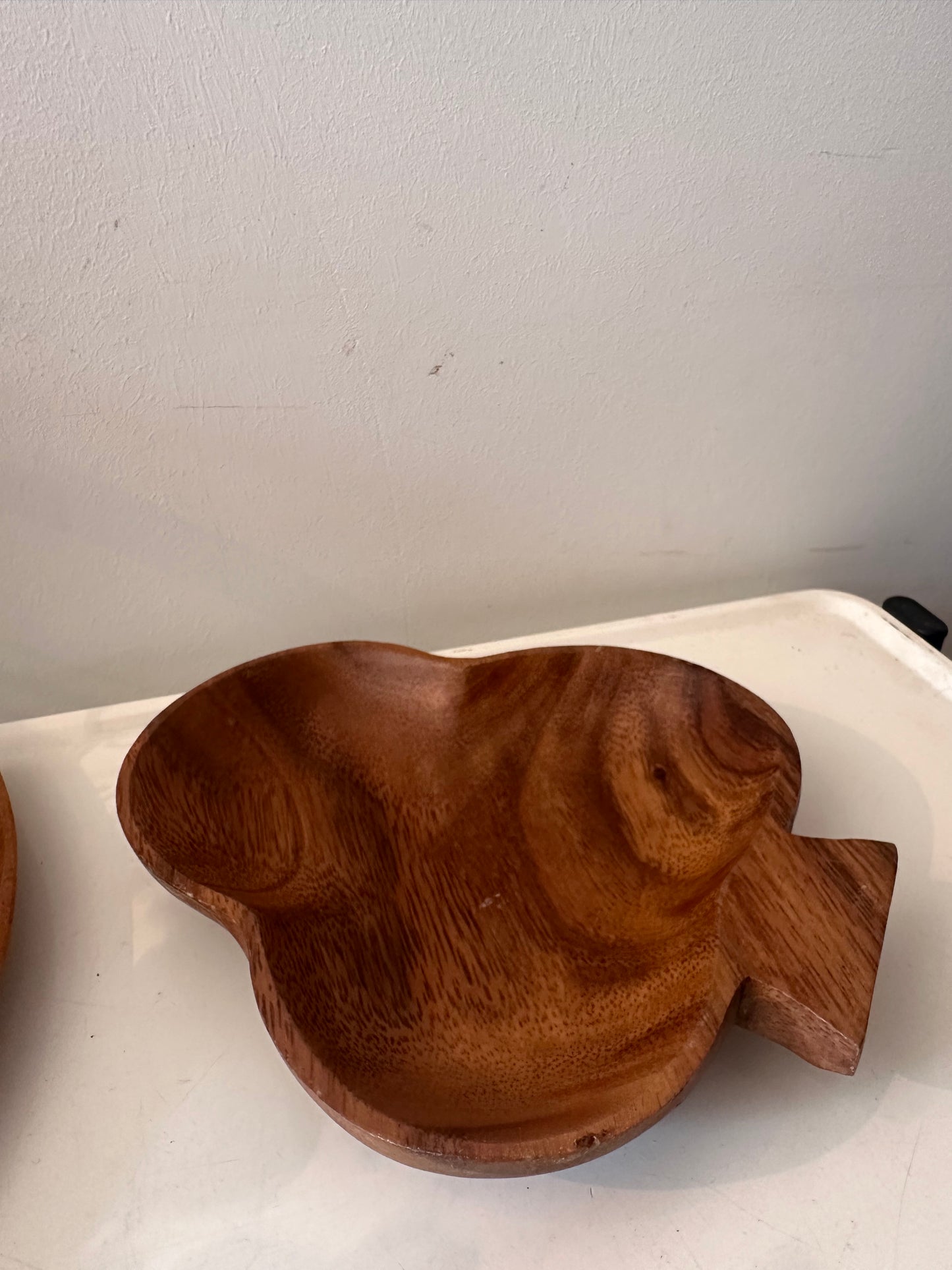 Set van twee houten schaaltjes