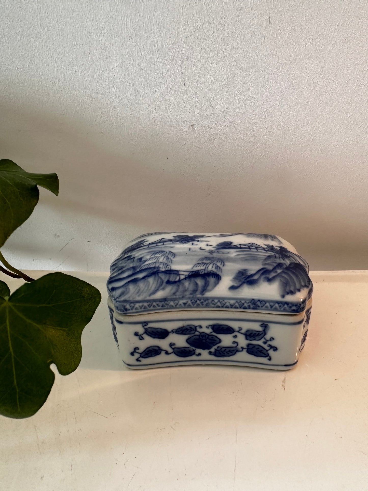 Porselein bewaardoosje