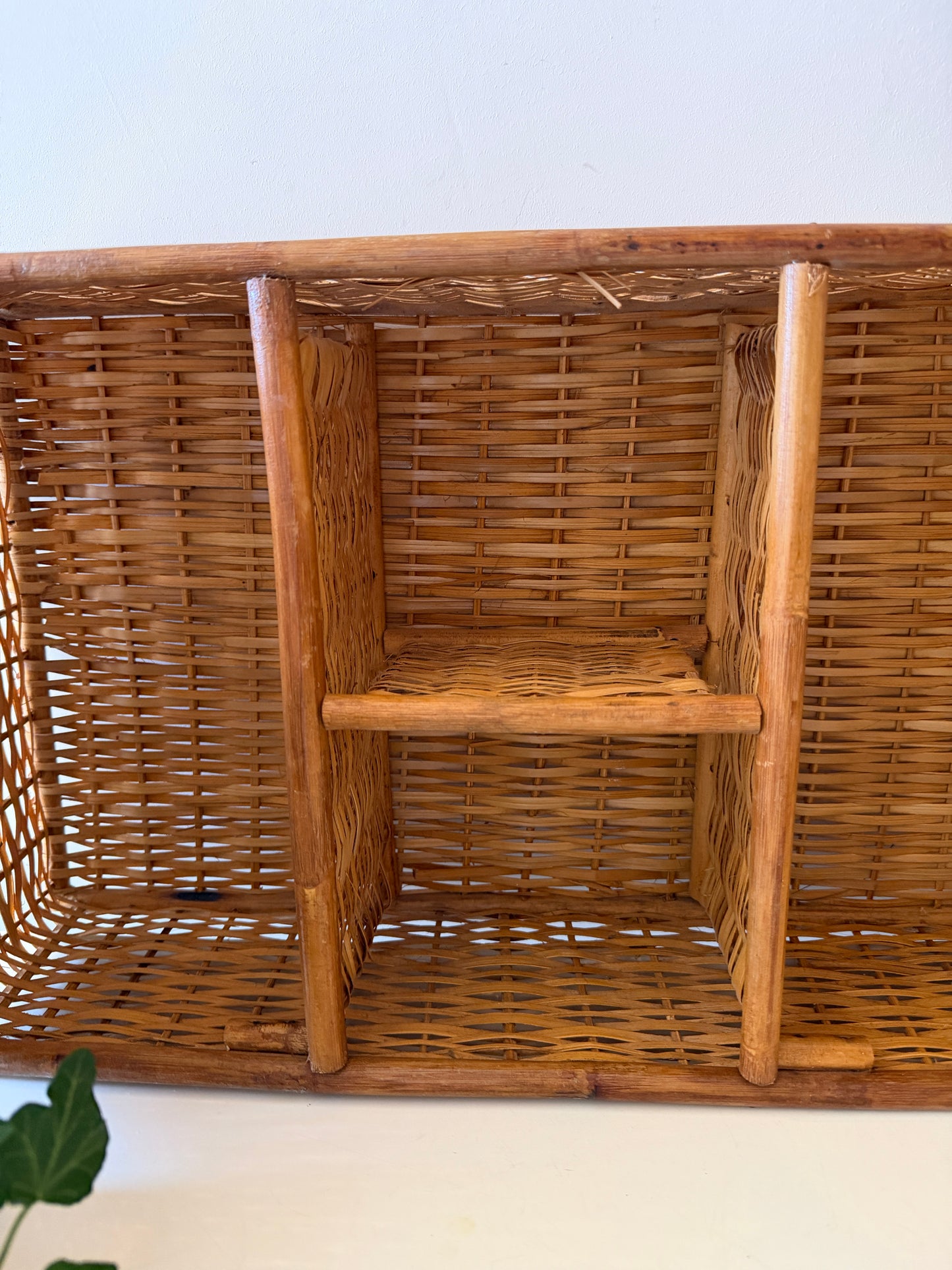 Rotan kastje met deurtjes