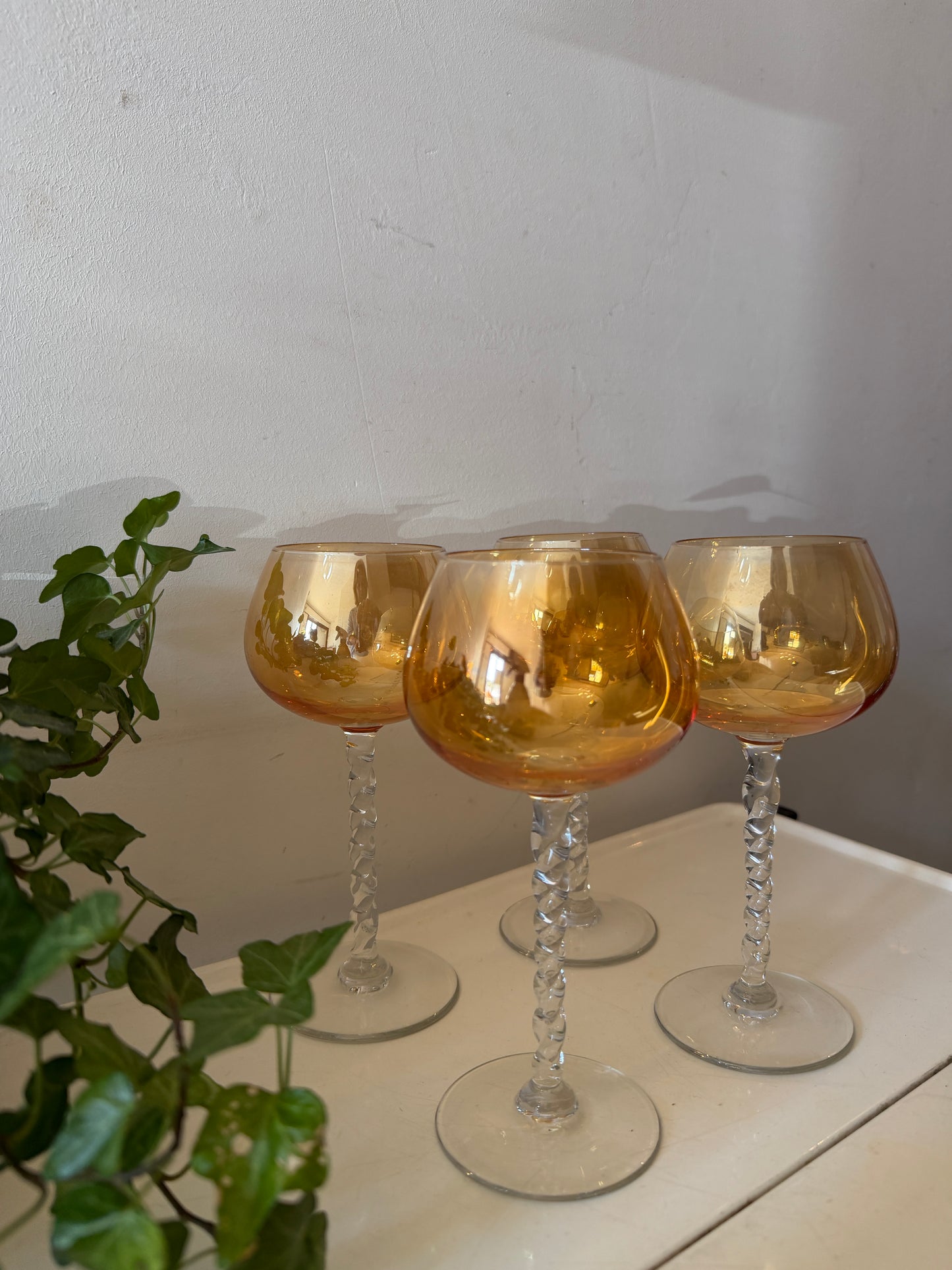 Jaren 30/50 amberkleurige wijnglazen