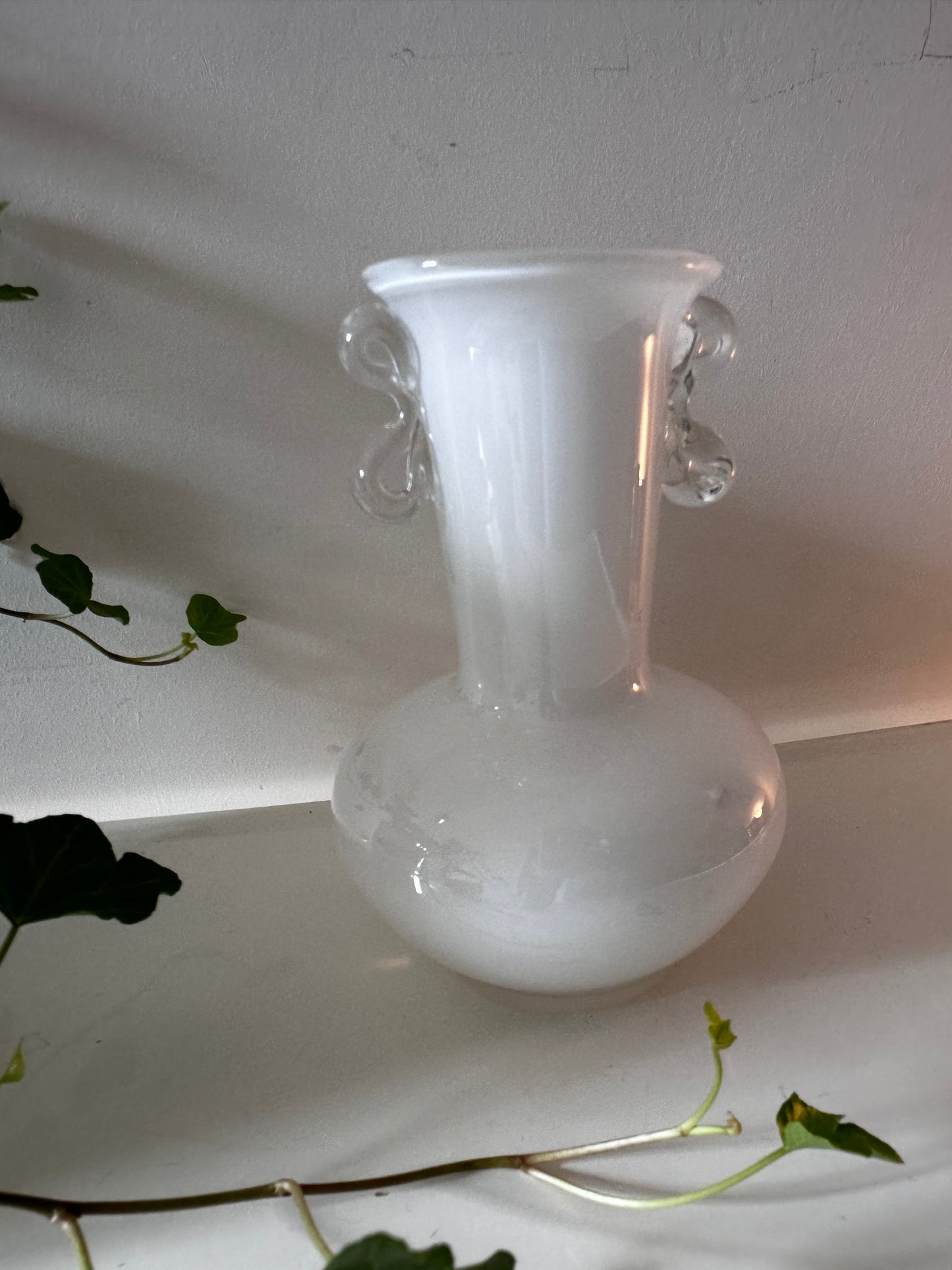 Opaline vaas vintage wit