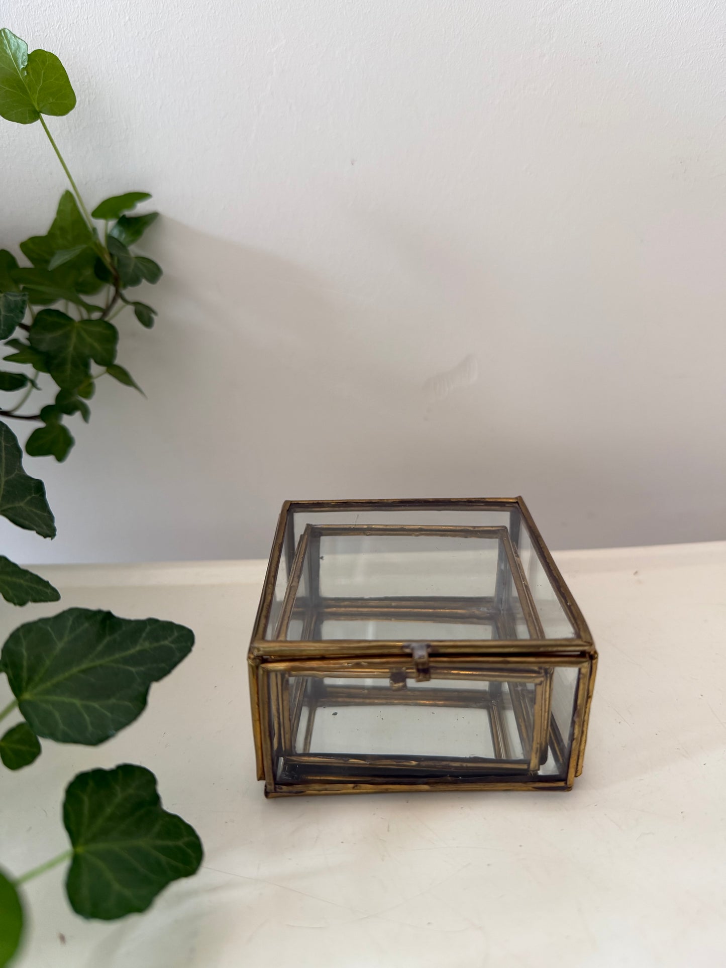 Set van 2 messing met glas bewaardoosjes