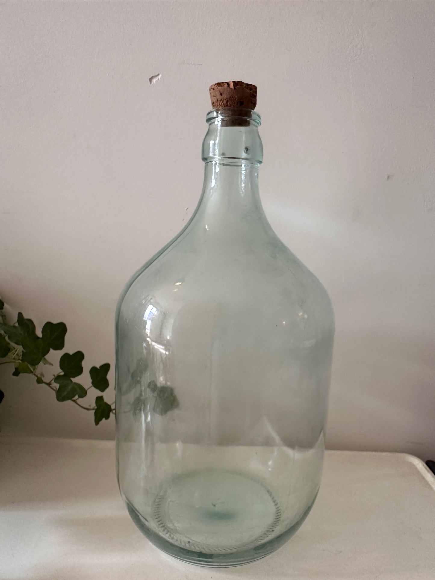 Groene flesvaas met kurk