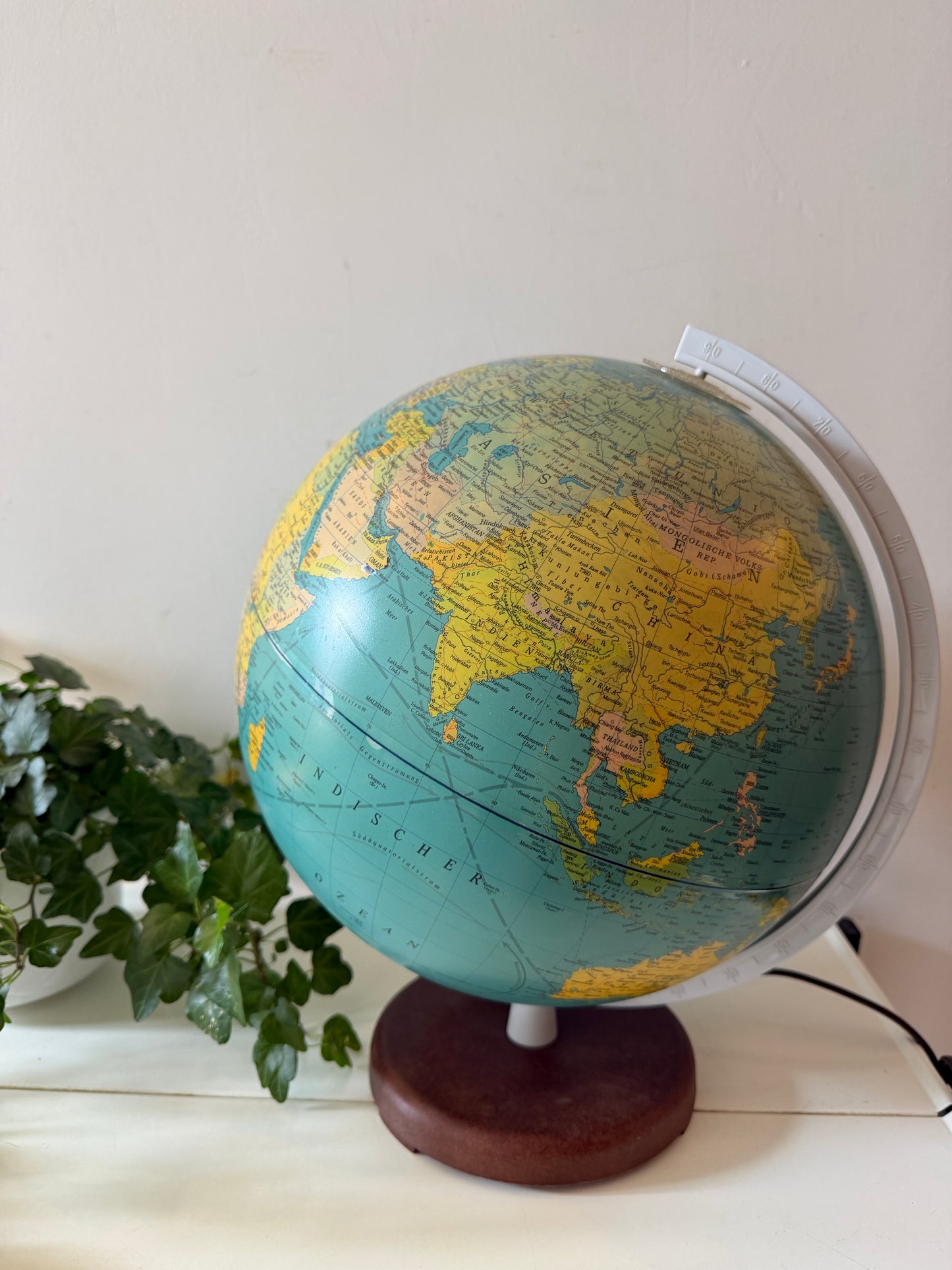 Vintage wereldbol met verlichting