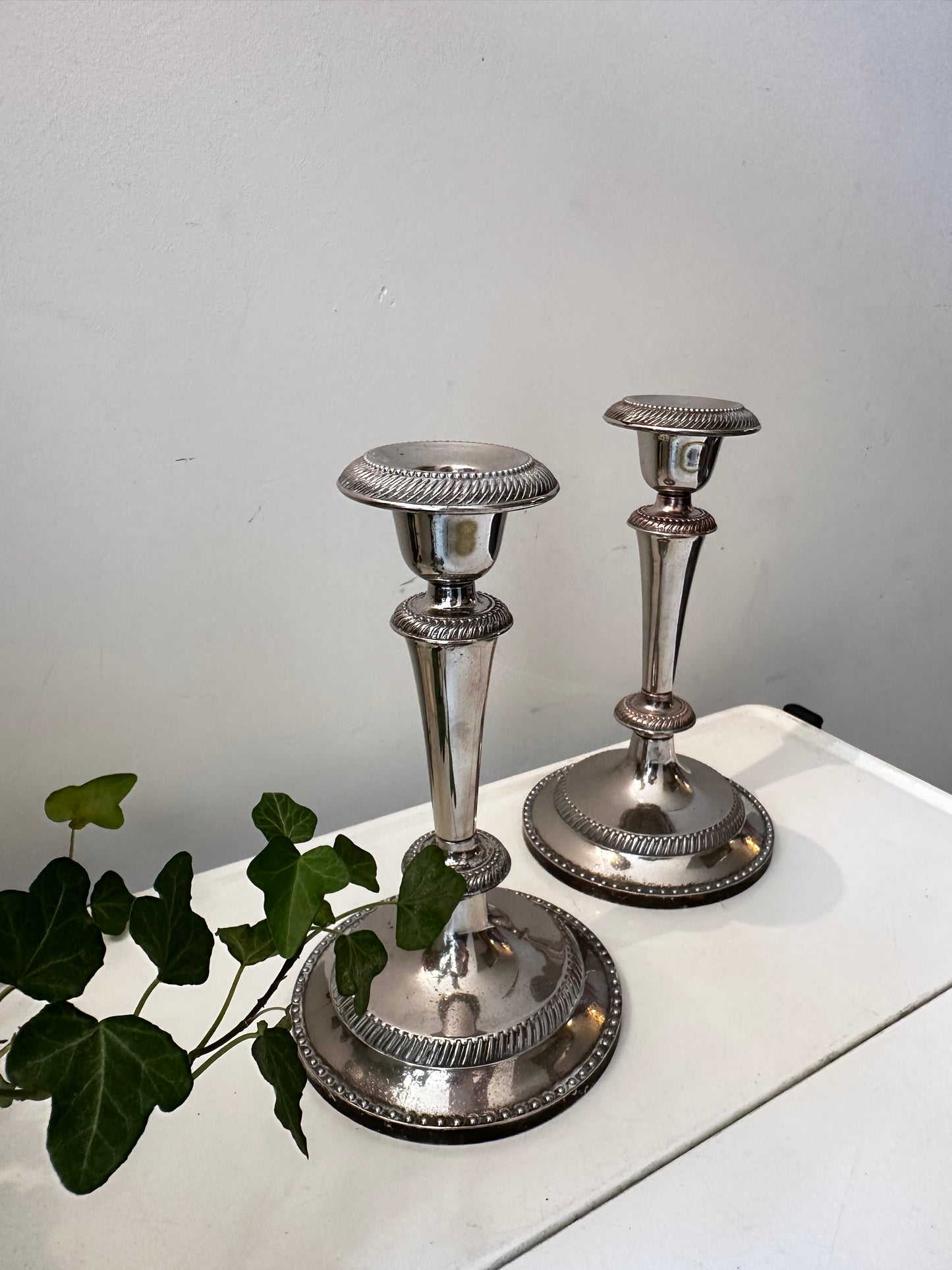 Verzilverde kandelaars (prijs per stuk)