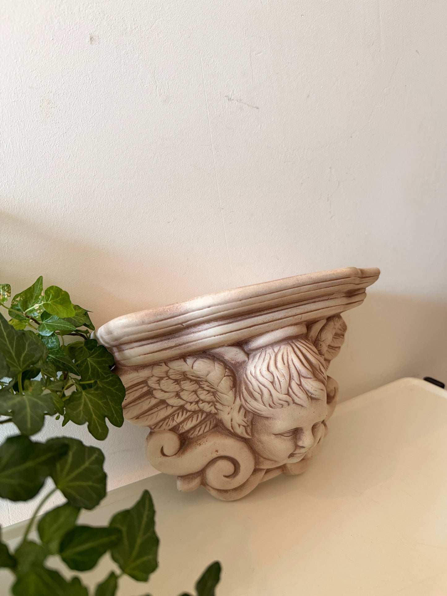 Wandconsole met engelenhoofdje
