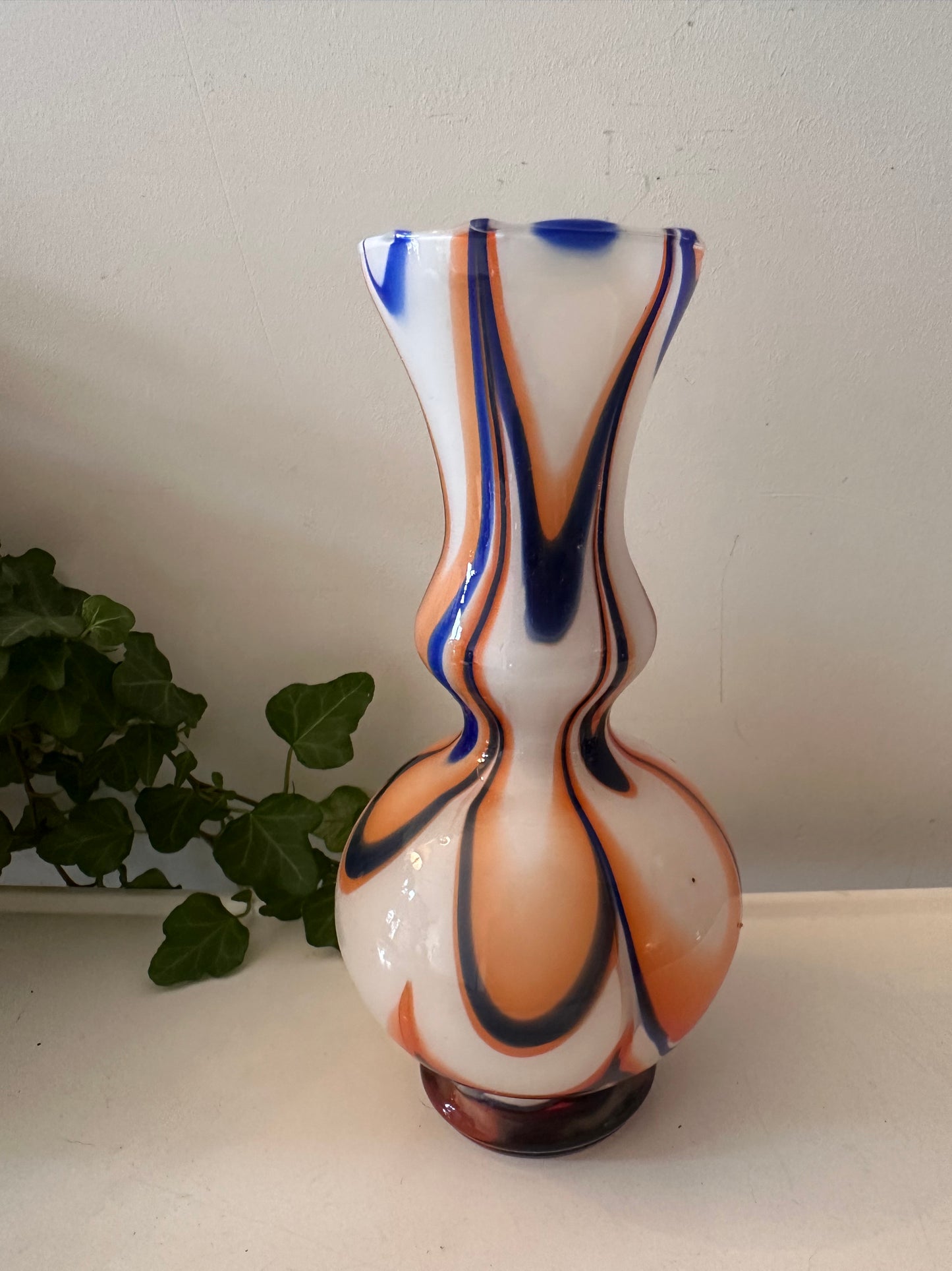 Mondgeblazen vaas met swirlpatroon