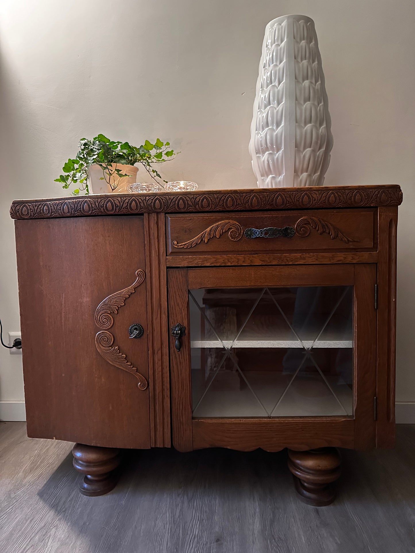 Vintage Art Deco theekastje dressoirtje