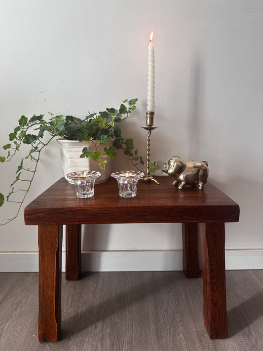 Brutalist bijzettafeltje