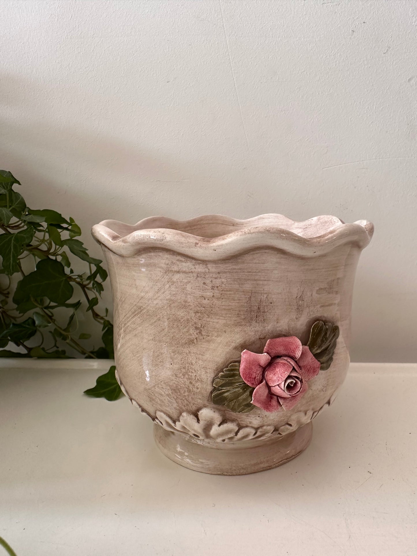 Bloempot brocante met roosjes