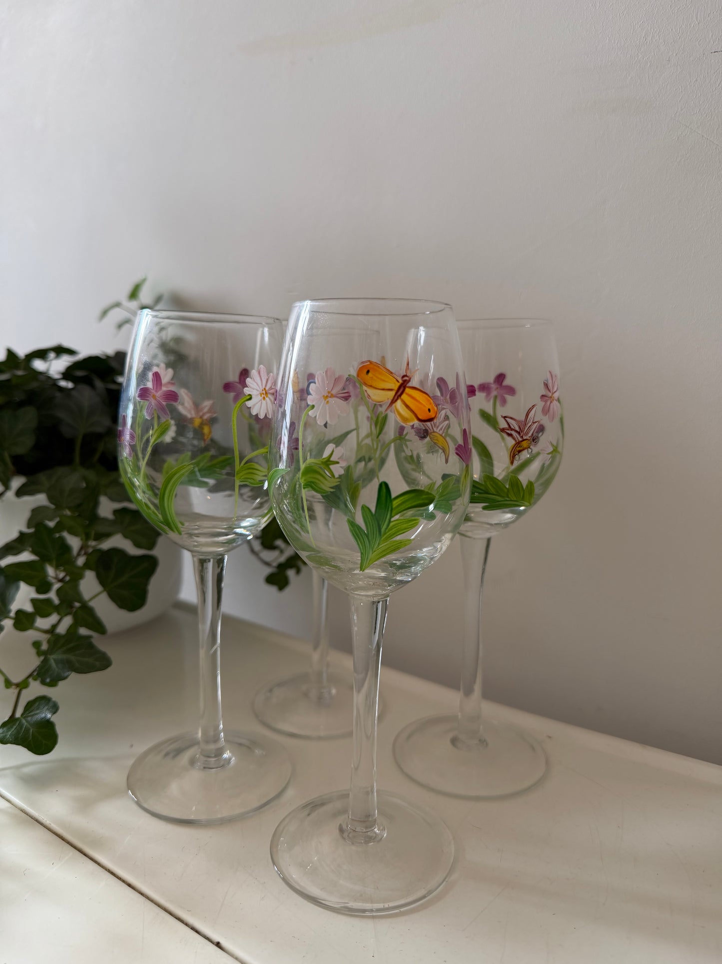 Set van 4 handbeschilderde wijnglazen