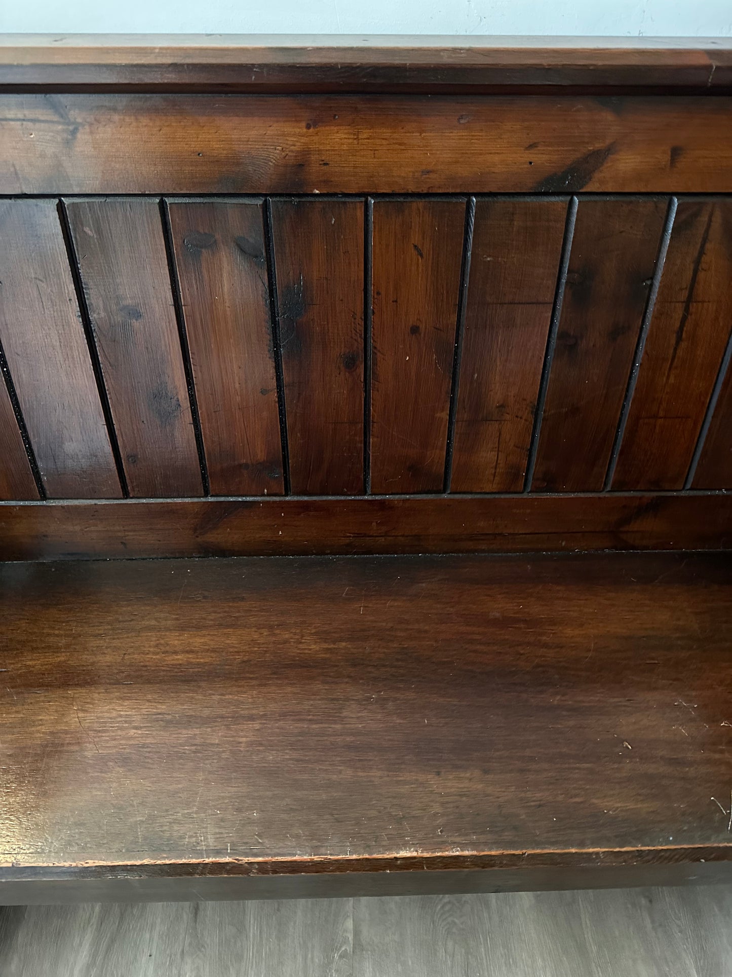 Donkerhouten kloosterbank