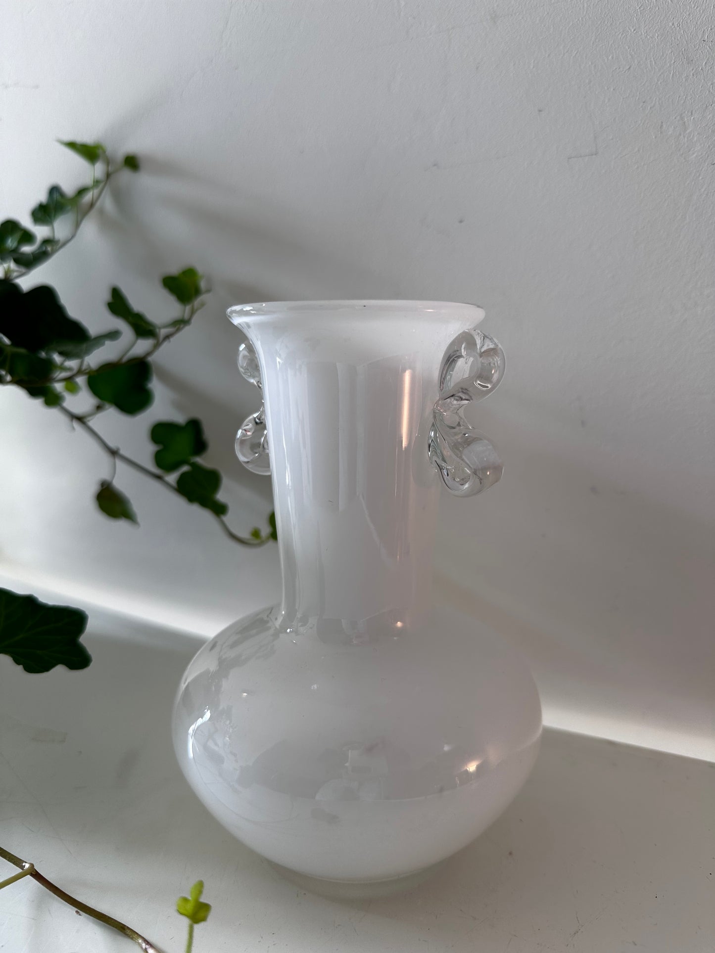 Opaline vaas vintage wit