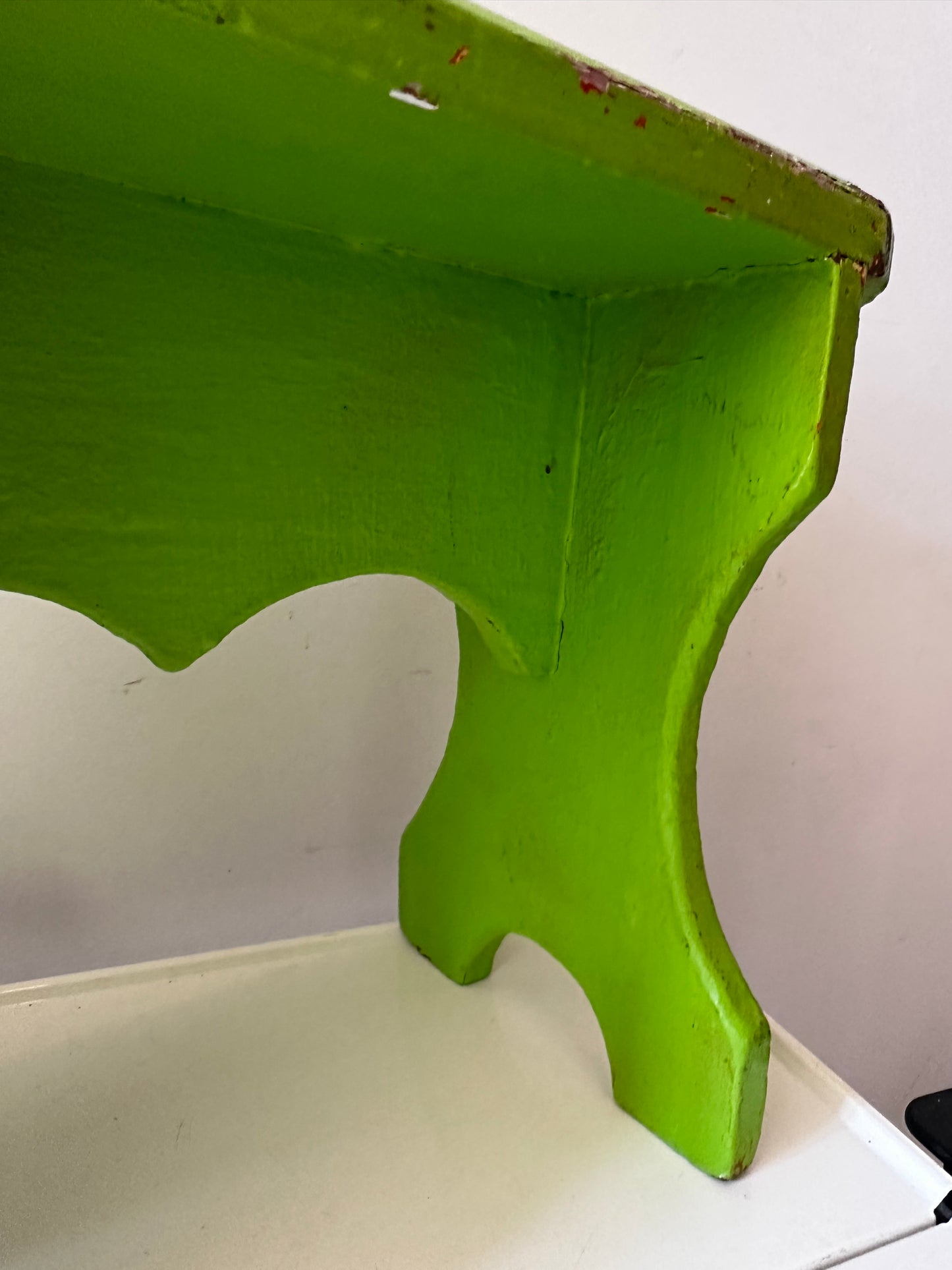 Lime groen brocante krukje