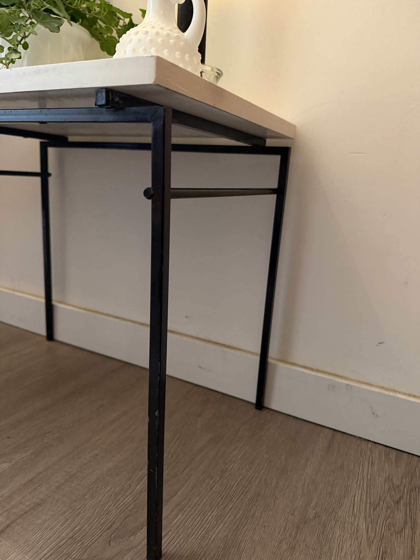 Pastoe stijl bijzettafeltje