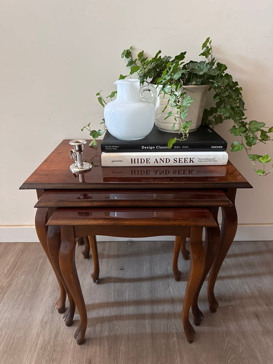 Nesting tables set van 3