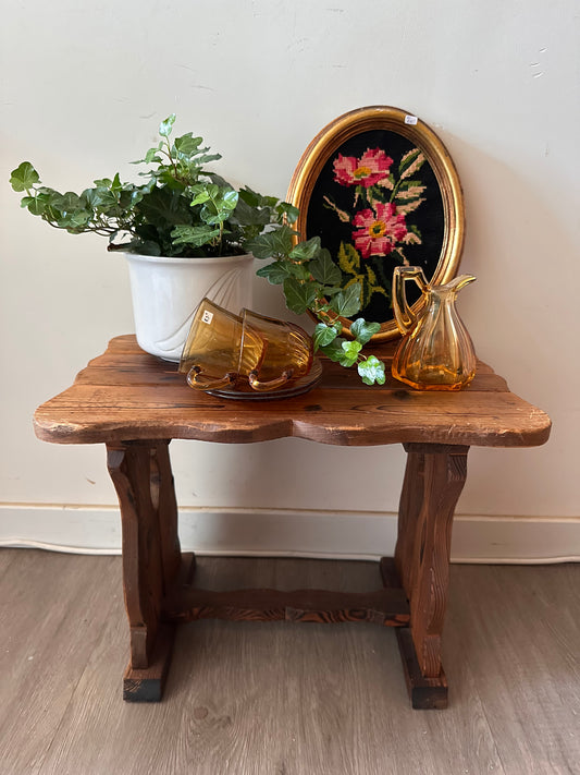 Houten krukje/bijzettafeltje