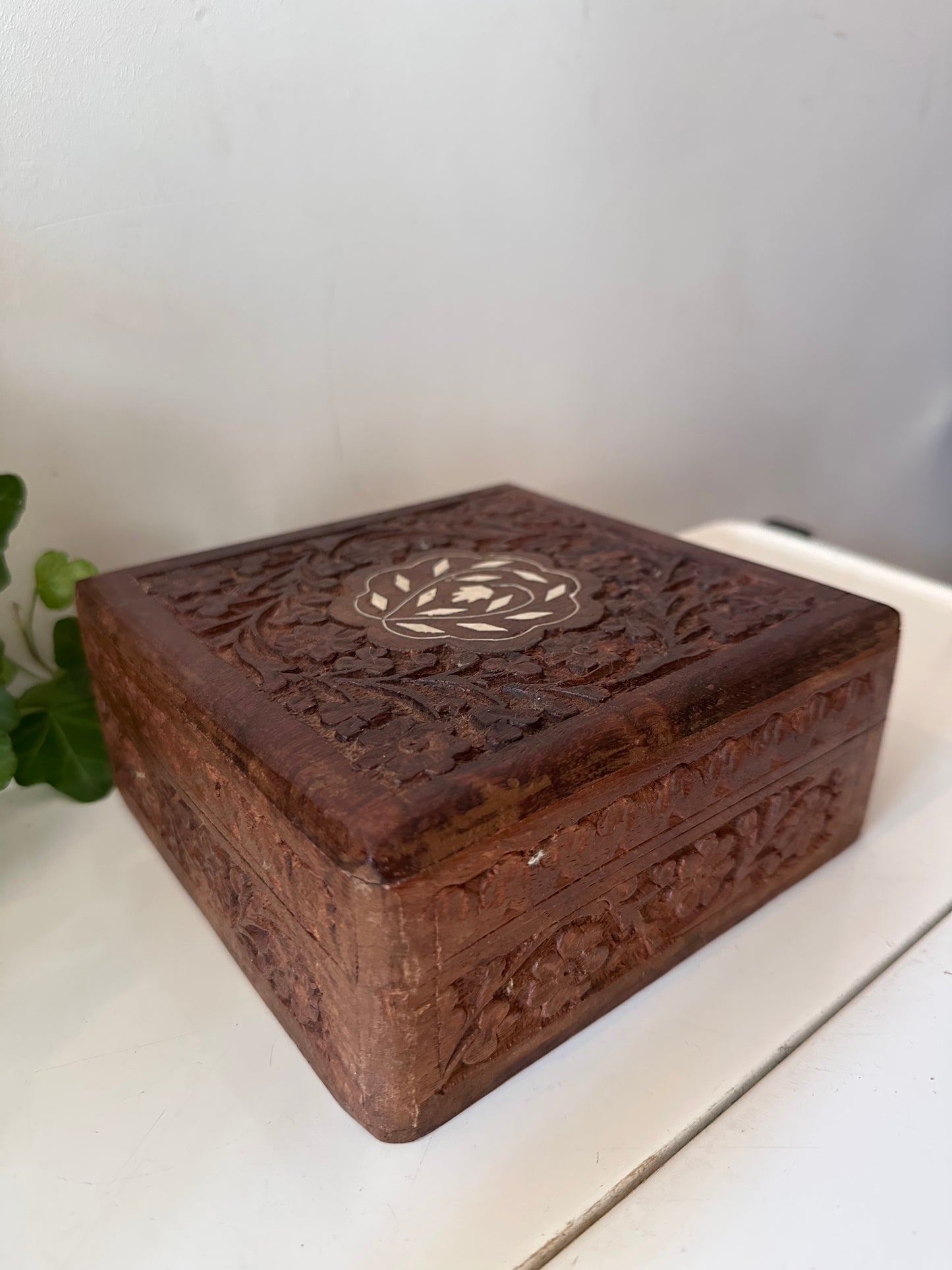 Houten bewaardoosje met been inleg