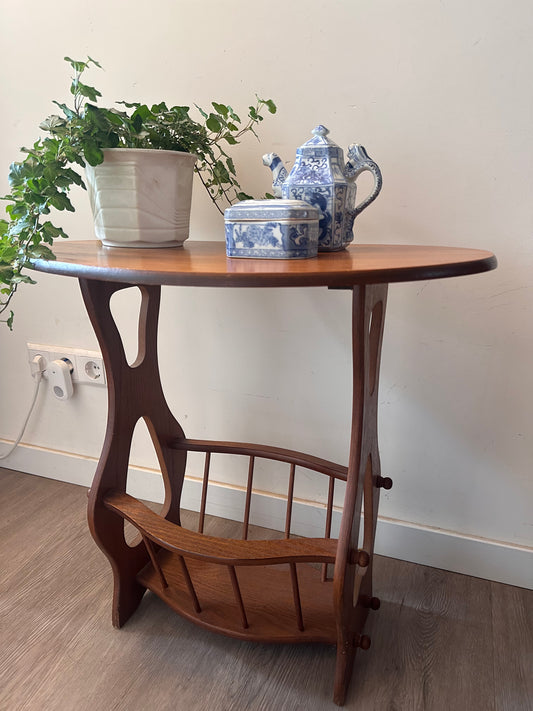 Mid Century bijzettafeltje met krantenrek
