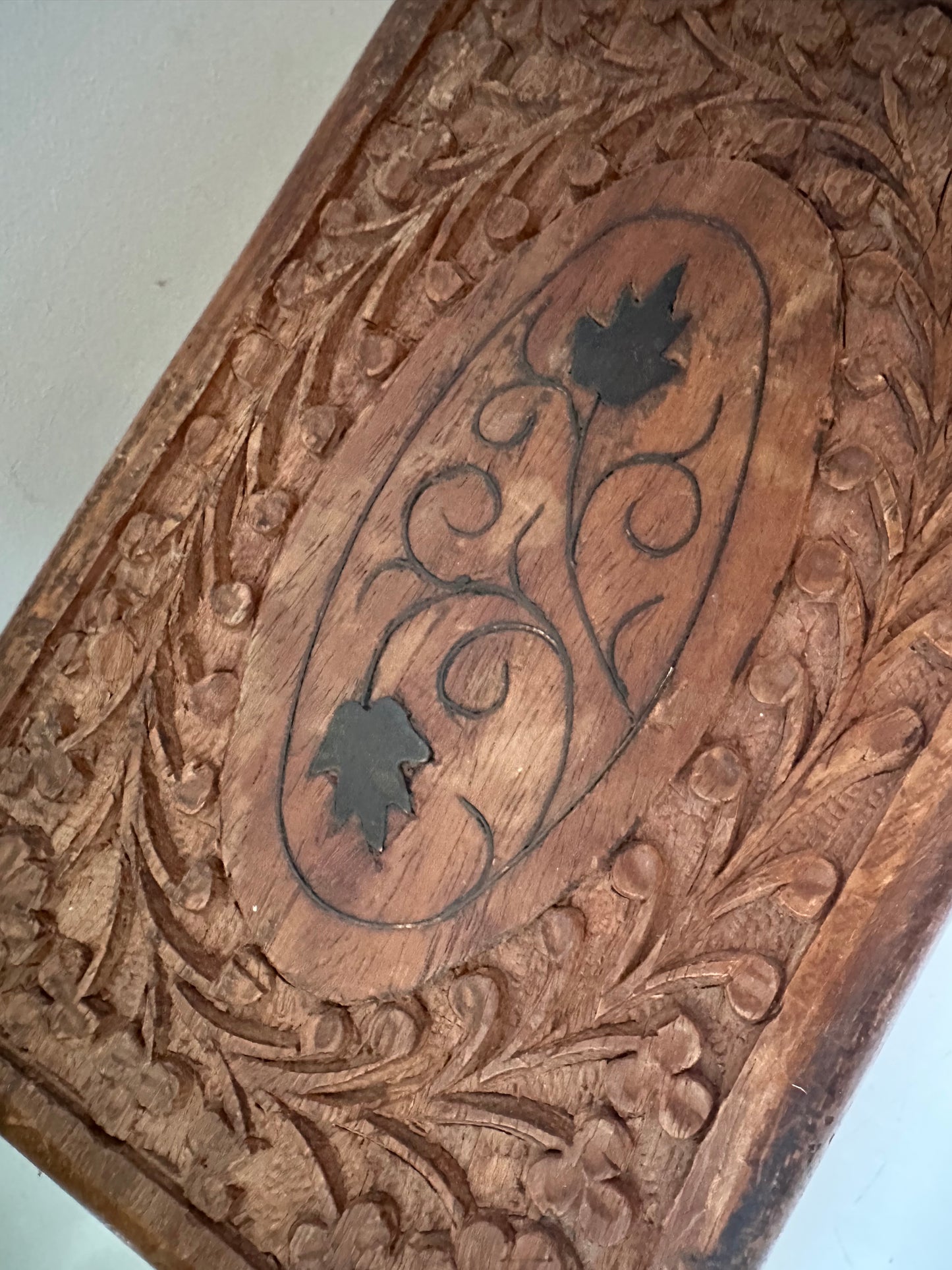 Houten bewaardoos met messing koper inleg