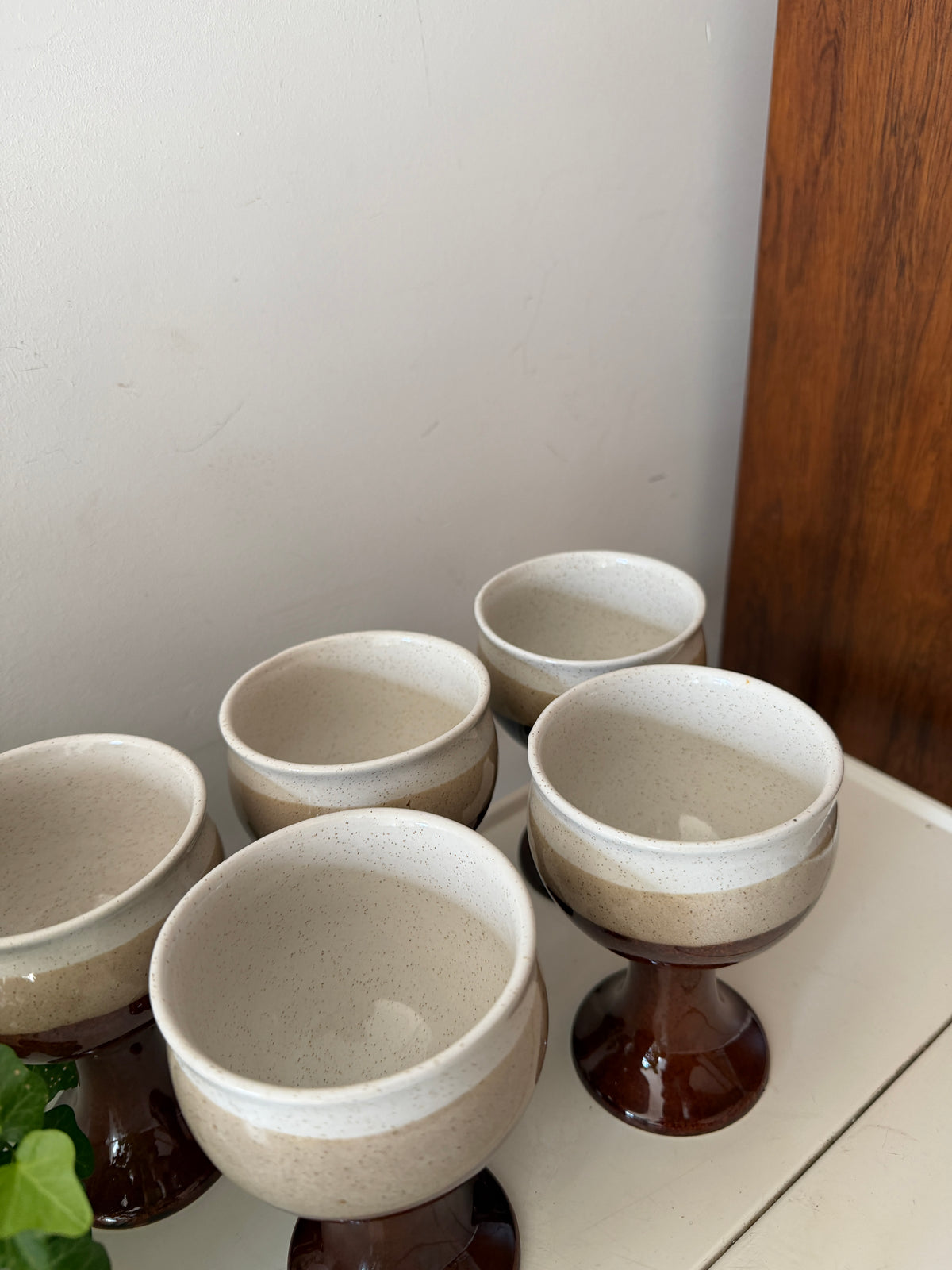 Mid Century vintage koffie mokken op voet