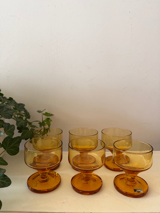 Set van 6 Italiaanse coupe glazen amber