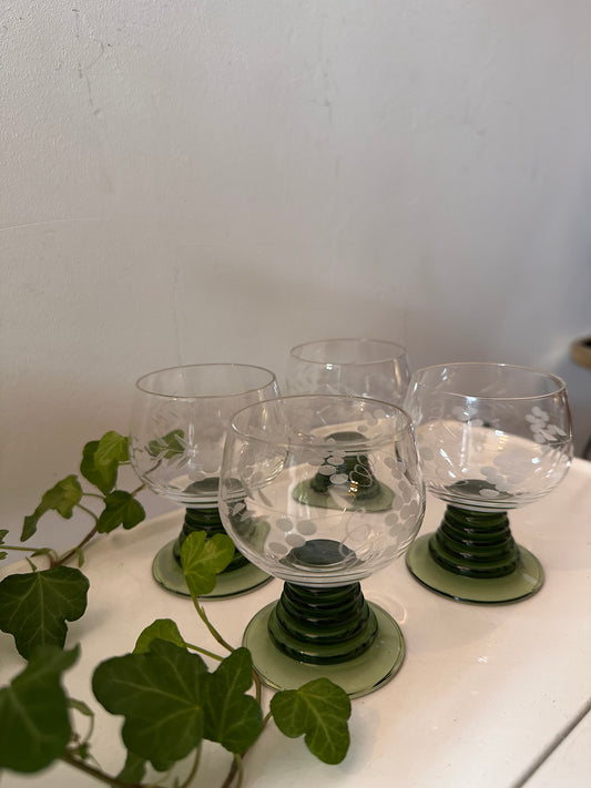 Set van 4 glazen op donkergroene voet
