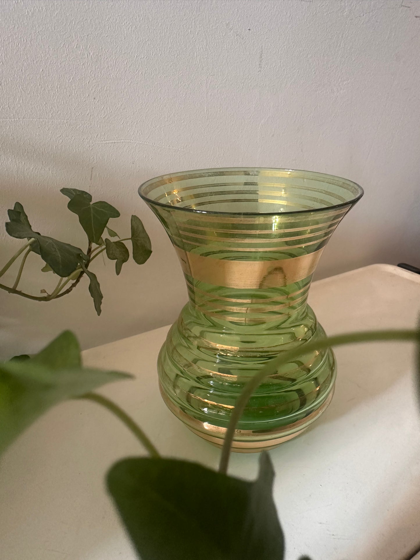 Mondgeblazen vaasje transparant groen met goud