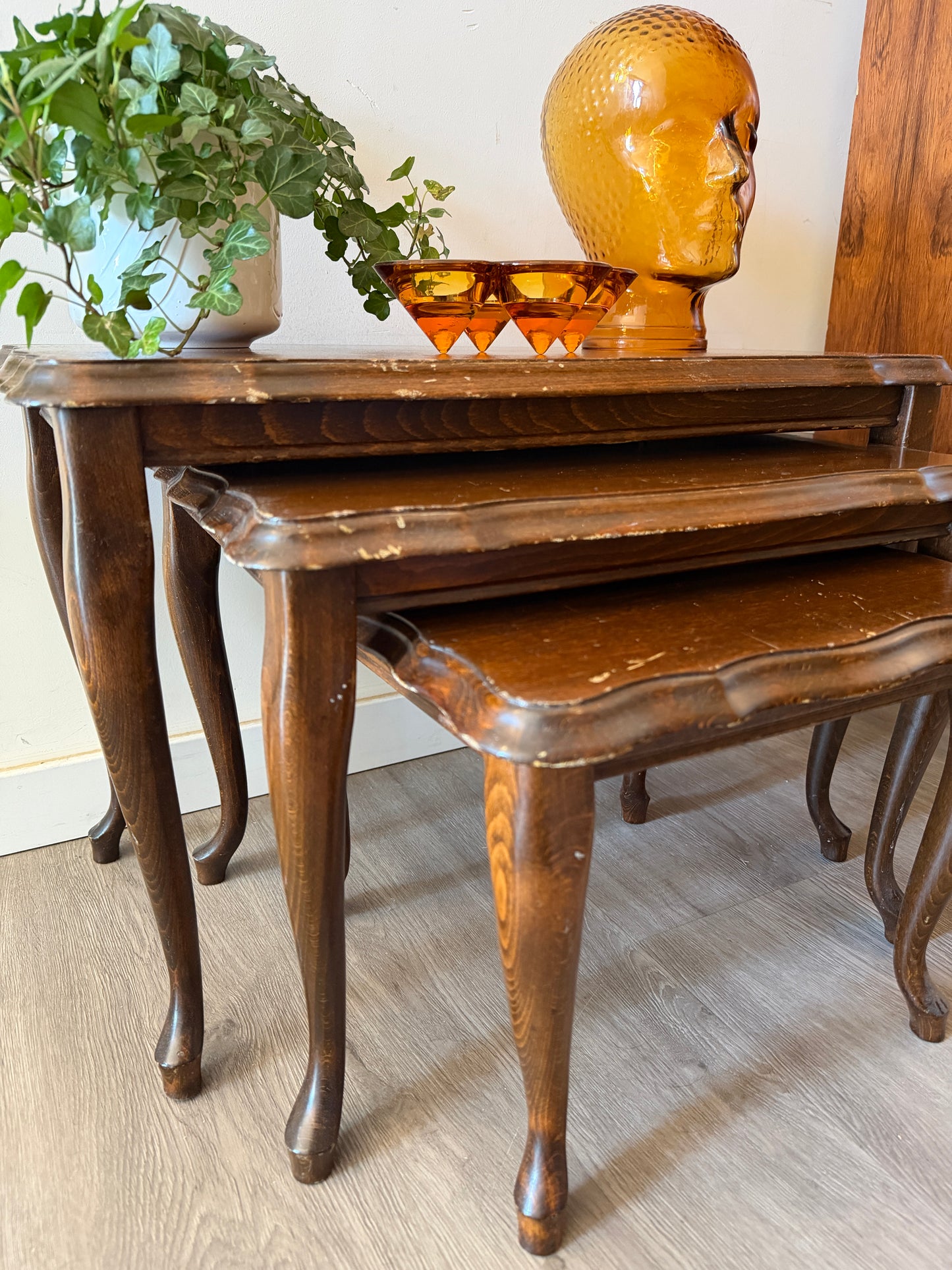 Set van 3 bijzettafeltjes mimiset queen ann stijl