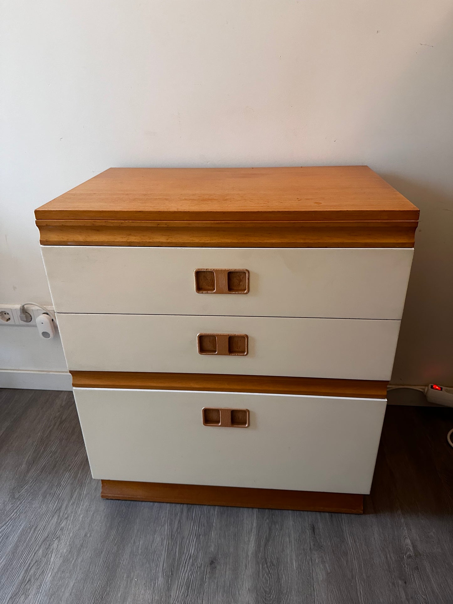 Deens design ladekastje