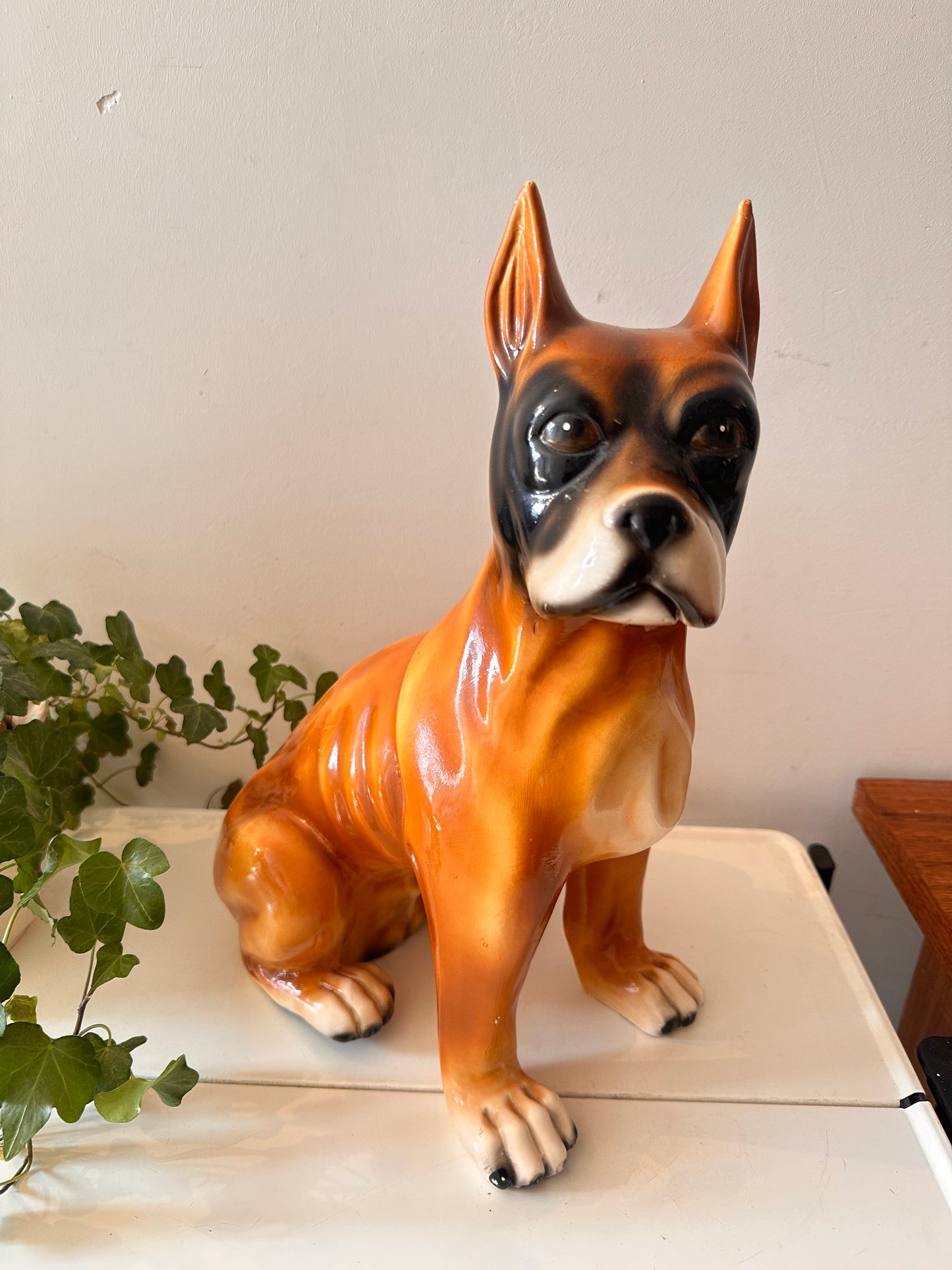 Keramieken beeld boxer hond