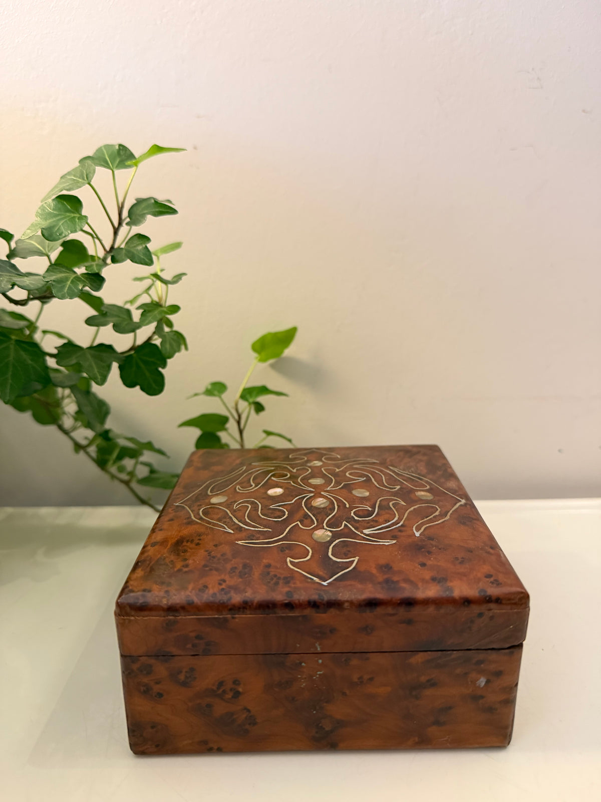 Bewaardoosje hout met parelmoer inleg