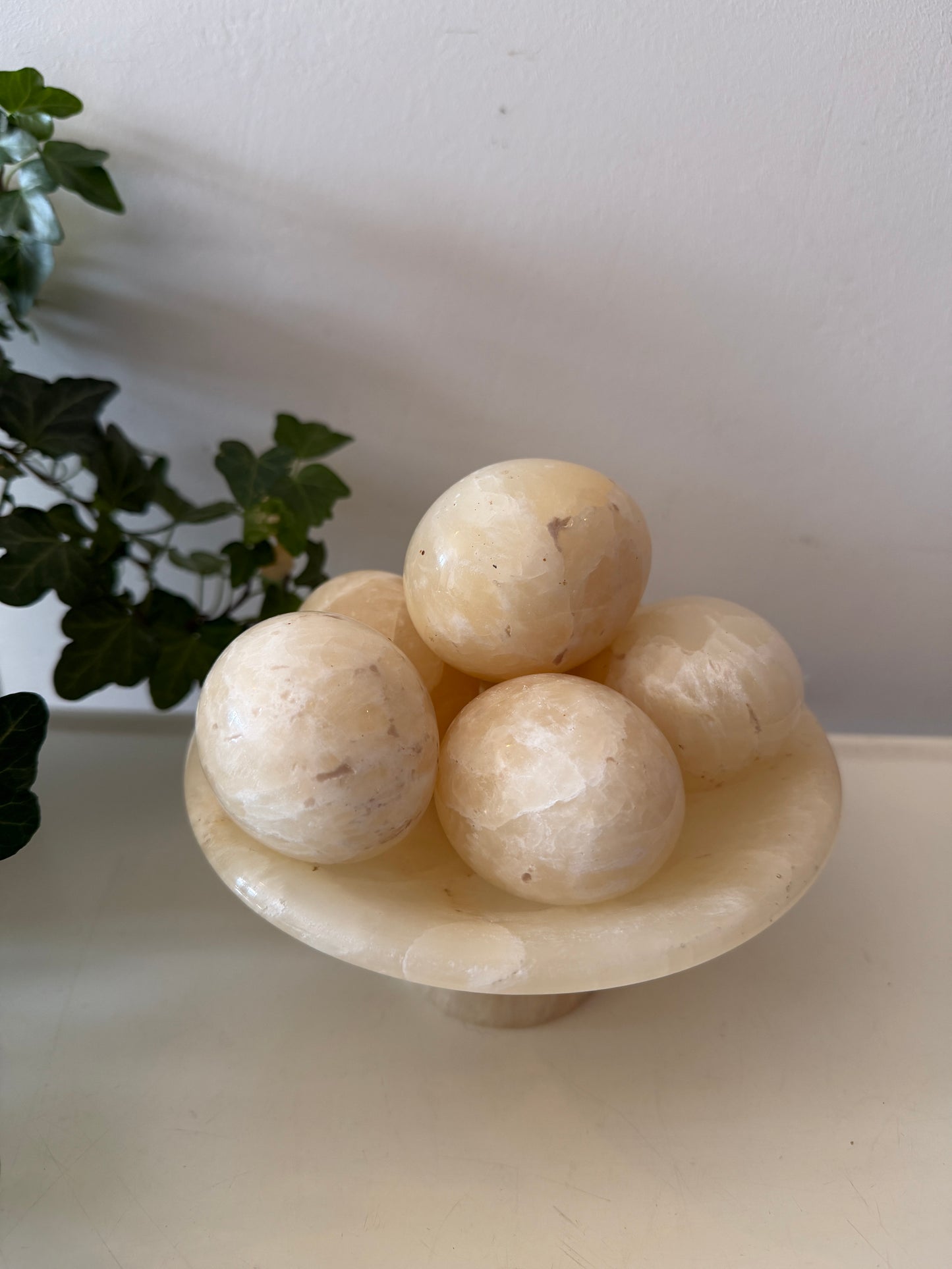 Italiaans albast schaal met 6 bollen