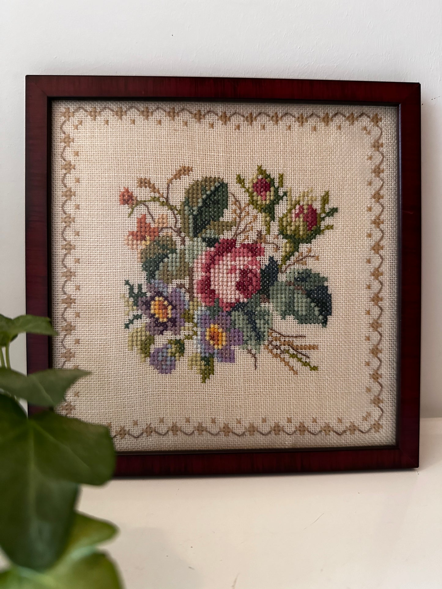 Lijstje met vintage borduurwerkje