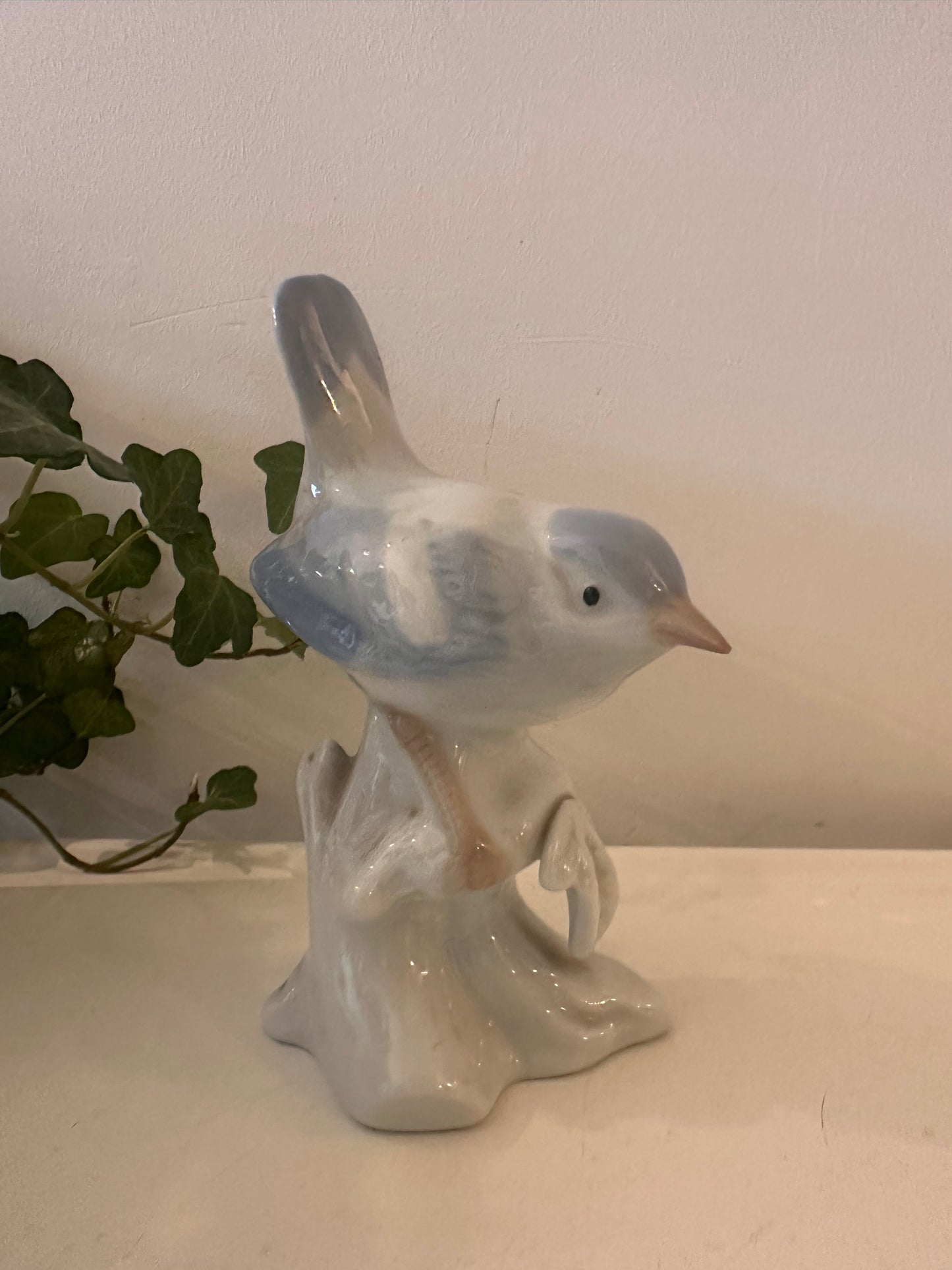 Porseleinen vogel beeldje