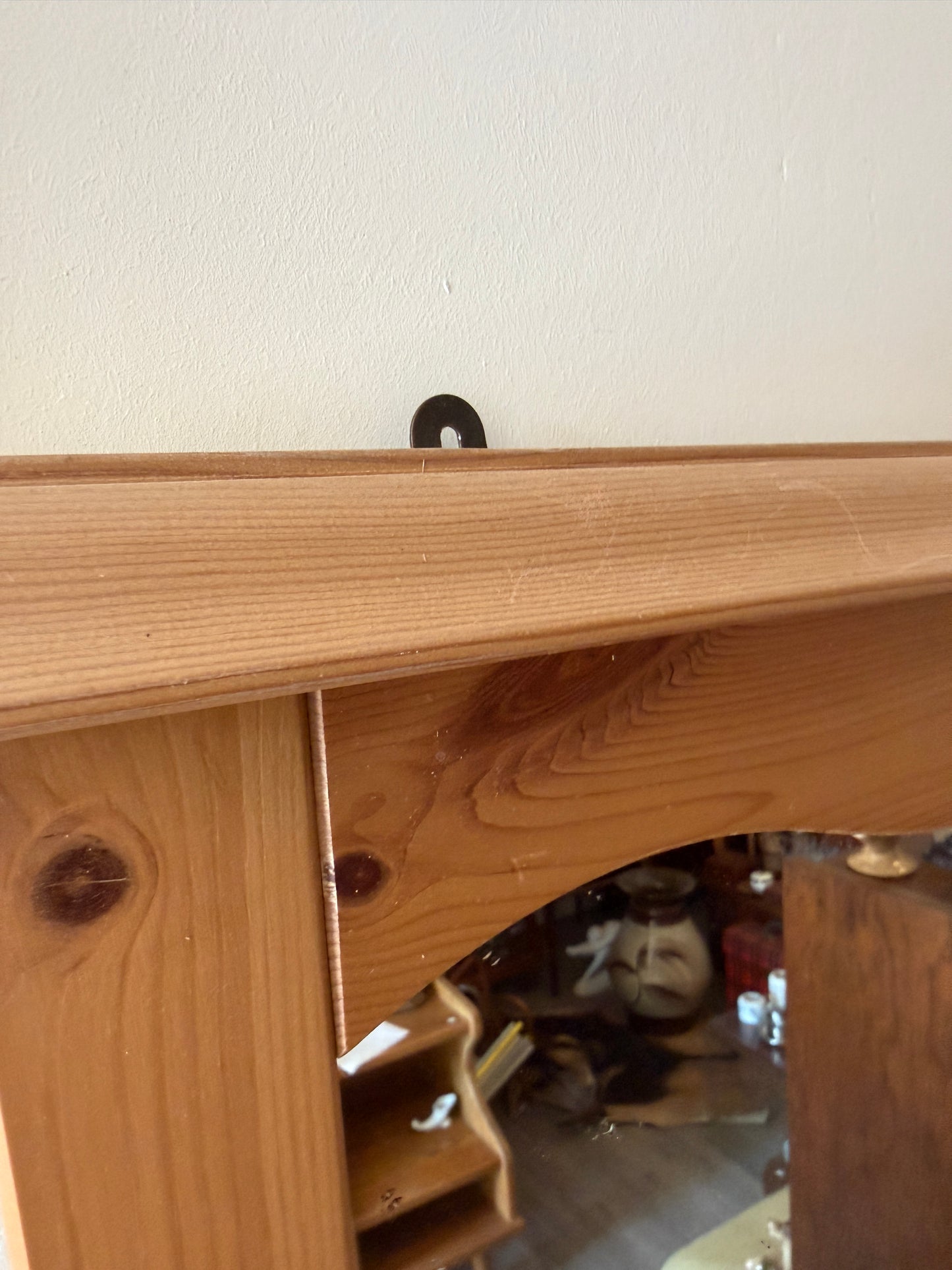 Houten spiegel met plankje