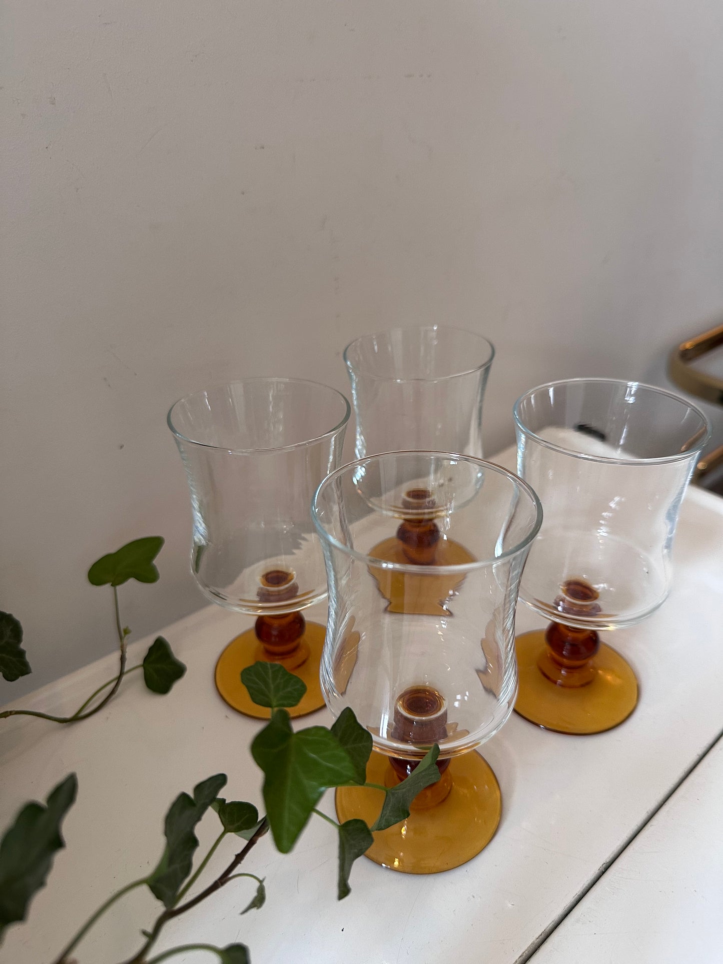 Set van 4 amberkleurige glazen