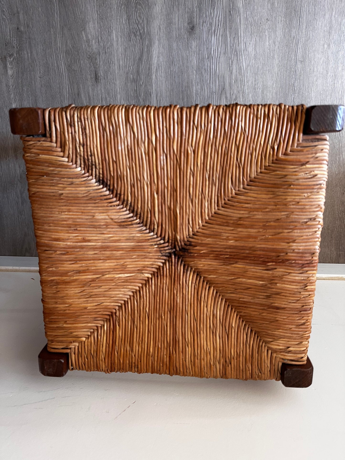 Krukje met rieten zitting